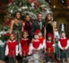 La famille Obama pose avec les elfes de Noël