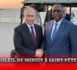 Soleil de Minuit à Saint-Pétersbourg : Le président Macky Sall découvre les charmes de cette ville (en légende une poignée de main avec le président Poutine).