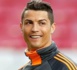 Cristiano Ronaldo reçoit un cadeau du président du Real Madrid
