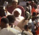 Départ de Sa Thiès pour l'arène nationale : le lutteur jongle et dégage une balle avant de quitter..