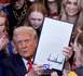 Trump signe un décret excluant les athlètes transgenres des sports féminins