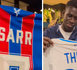 Ligue Conférence/  Ismaela Sarr admiratif de Aliou Thiaré  lors de Crystal Palace vs  Dynamo Kyiv , lui offre son maillot