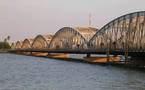 La dernière travée du Pont-Faidherbe de Saint-Louis a été posée.