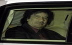 Kadhafi dans un convoi de voitures blindées en Algérie?