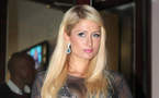 Paris Hilton déstabilisée par une paire de seins (vidéo) 