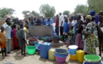 Pénurie d'eau à Koutal depuis 5 jours : La population investit les grandes artères.