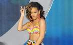 Rihanna beaucoup trop chaude avec des danseuses (PHOTO)