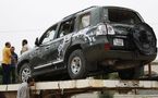 La voiture blindée de Kadhafi après les bombardements de l'OTAN (PHOTOS)