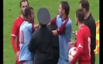 Il brutalise l'arbitre puis prend sa retraite (vidéo)