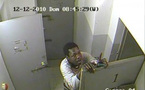Seydou Gadiaga, un  Sénégalais de 37 ans, meurt sans assistance d'une crise d'asthme dans un commissariat de police de Brescia. (VIDEO)