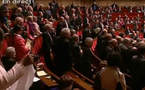 FRANCE : Les députés se battent à coups de boulettes de papier (vidéo)