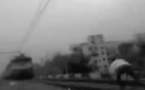Il risque sa vie pour quelques secondes de "gloire" (vidéo)