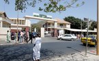 Les étudiants pénètrent dans l'hôpital Le Dantec