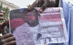 Mamadou Diop a dirigé la prière du vendredi à la Place de l'Obélisque, dit cette affiche des manifestants. 