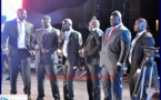 Les lutteurs VIP en costard