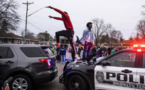 État d'urgence et couvre-feu à Minneapolis après la mort d'un jeune Afro-Américain.