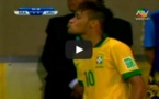 Neymar répond à une provocation par un bisou