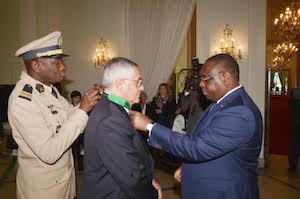 Cérémonie officielle : Robert Bourgi fait commandeur de l’ordre national du Lion