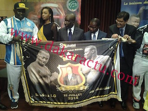 Paris : les images de la cérémonie de remise de drapeau du combat royal devant opposer Bombardier à Modou Lo