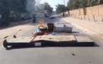Barricades en feu à Dakar alors qu'une manifestation est dispersée