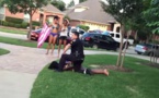 Etats-Unis : un policier s’en prend violemment à des adolescents noirs lors d’une fête