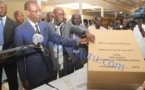 Abdoulaye Daouda Diallo visite le matériel électoral : « Il est possible de travailler à conserver le matériel au moins pour pouvoir le réutiliser »