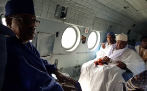 A la tête d'une forte délégation, Me Abdoulaye Wade quitte Dakar à bord d'un hélicoptère en direction de Touba