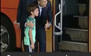 Russie 2018 : Ronaldo revient consoler un petit supporter en larmes qui pensait l'avoir raté