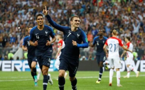 FINALE DE LA COUPE DU MONDE : La France mène 2-1 face à la Croatie à la mi-temps