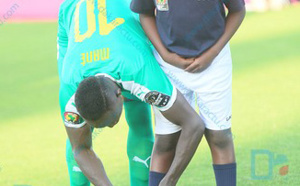 Le geste de classe de Sadio Mané qui refait le lacet d'un enfant (PHOTOS)