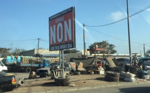 Référendum : Apparition des panneaux du « Non »