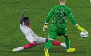 LIGUE 1- Lamine Camara aurait dû écoper d’un carton rouge selon les arbitres … Clement Turpin s’est trompé . 