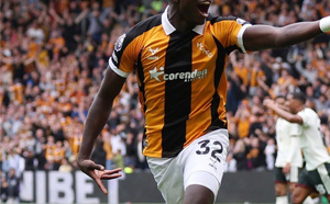 ​PREMIÈRE LEAGUE - Nobel Mendy, un baptême du feu avec Hull City et couronné par un but de la tête
