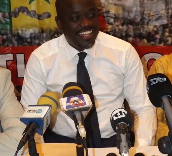 POLITIQUE ET DIPLOMATIE : Macky Sall isolé (par Mamadou Mouth BANE)