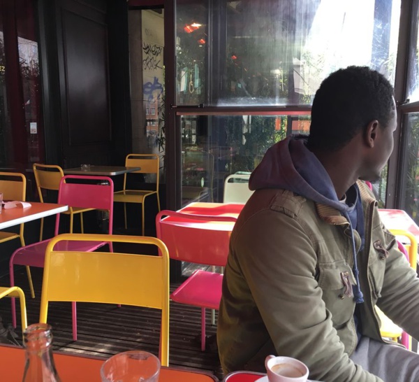De la cale d’un bateau à la tour Eiffel : le parcours d’Omar, réfugié gambien en France