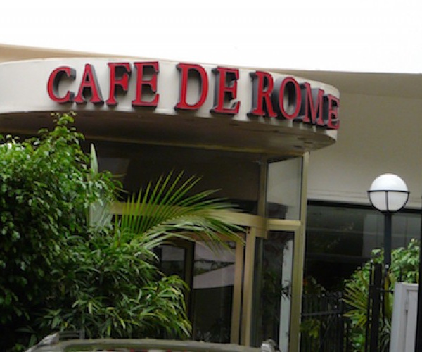 Café de Rome : Quand un toubab menace de se suicider