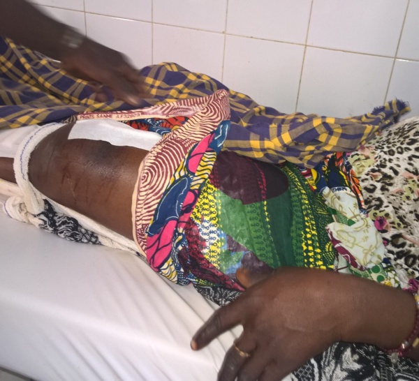 Arrivée en urgence à l'hôpital de Tamba, elle attend depuis 72 heures sa prise en charge.
