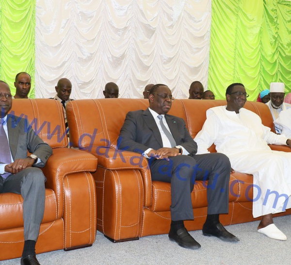 Les IMAGES de la présentation de condoléances du Président de la République, accompagné d’une forte délégation gouvernementale, chez le ministre des Finances, Amadou Bâ.