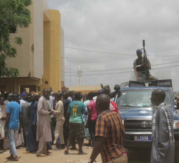 (TOUBA) À 12 HEURES PASSÉES - Le vote encore impossible... Le gouverneur vient en urgence