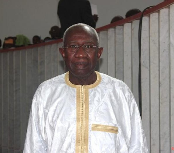 FIN DE SON MANDAT PARLEMENTAIRE : Le Professeur Iba Der Thiam restitue sa carte et ses bons de carburant à l'Assemblée nationale