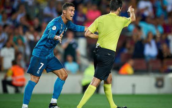 Pour sa poussette sur l'arbitre, Cristiano Ronaldo risque gros