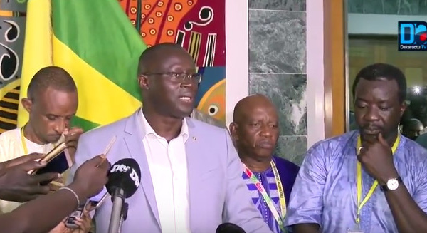 Macky Sall menace la fédération de football : « La qualification ou le renvoi de Aliou Cissé »
