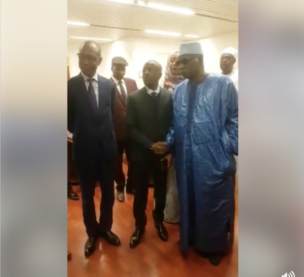 VISITE DE COURTOISIE : Le nouveau Khalife des Tidianes à l’Ambassade et au Consulat du Sénégal à Paris