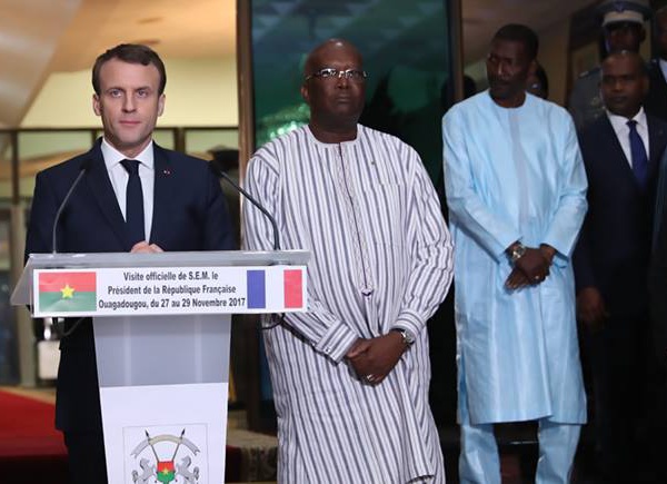 Macron sur l’esclavagisme en Libye : « Qui sont les trafiquants ? Ce sont les Africains, mon ami ! »