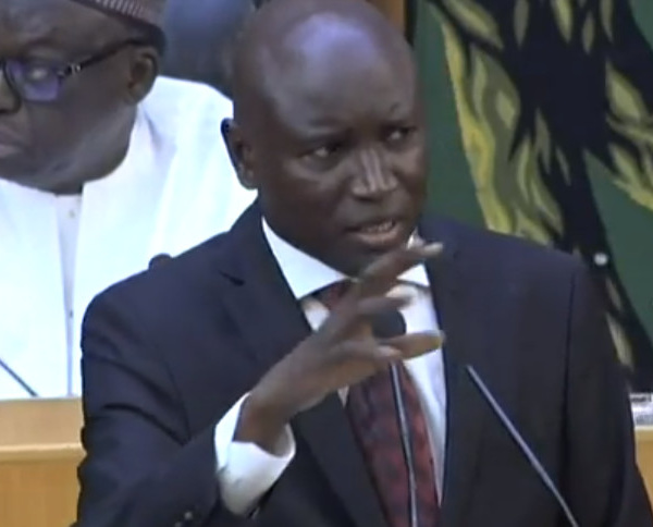 Aly Ngouille Ndiaye recadre Cheikh Abdou Mbacké : " Nous sommes dans une République laïque où Tidiane, Mouride et catholique sont tous égaux "
