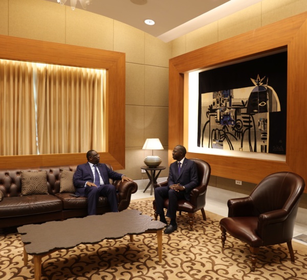 Le Président de la République Macky Sall dans le pavillon présidentiel de l'AIBD avant son départ pour Tokyo