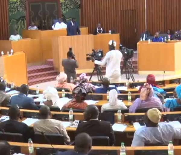 Assemblée nationale: dispute entre Aida Mbodje et Moustapha Niasse autour du temps de parole