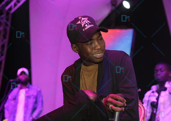 ( VIDÉO ) Sidy Diop a fait vibrer l'esplanade du Grand Théâtre à la soirée de "OK AFRICA"