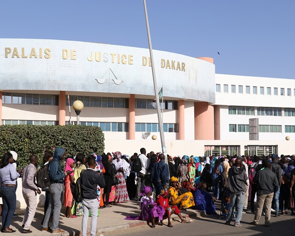 Le procureur Aly Ciré Ndiaye à Me El Hadji Diouf : "Vous faites la police de l'audience depuis le début des débats. Taisez-vous, vous parlez trop!"