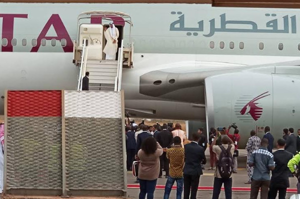 L’émir du Qatar manque-t-il de respect à l’Afrique ? / Visite-éclair à Dakar, des escales d’une heure à Bamako et Ouaga